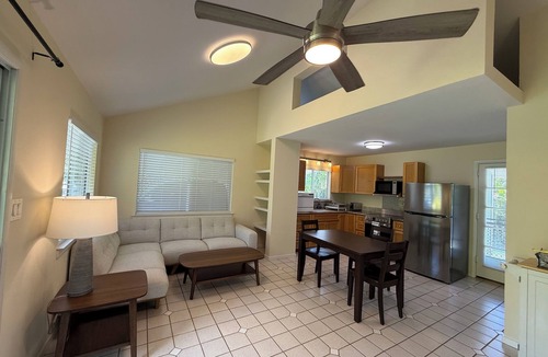 Kailua House | BAREFOOT BEACH RETREAT, 2BR, NEWLY FURN. WALK-2-BEACH/BUZZ'S=2 MIN, KAʻOHAO SCH.