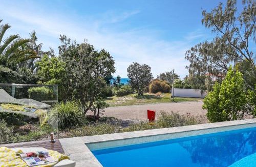 Castaways Beach House | Barefoot Bungalow - Castaways Beach