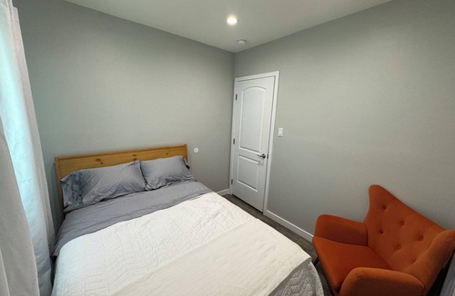 Downey House | Barefoot-friendly 1-bedroom house with AC, high-speed WiFi in lovely Downey.