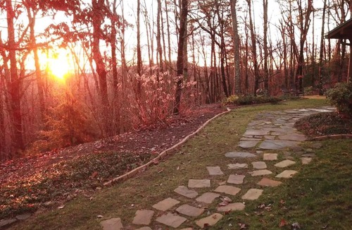 Dahlonega Hotel | Barefoot Hills