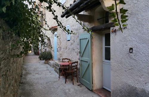 Bargemon Apartment | BARGEMON : Petit cocon frais dans charmant village
