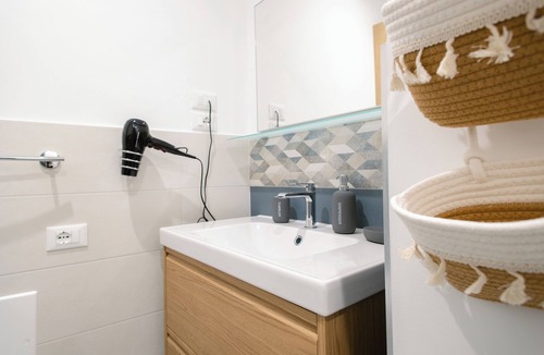 Municipio 2 Apartment | [Bari Oberdan Home & Charm 1] Central Apartment