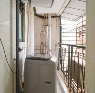 Kurla Apartment | Bari Work-Friendly Studio in BKC w Lift Parking