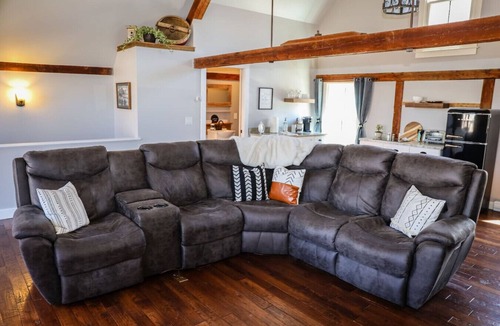 Bridgton Condo | Barn on Pleasant-walk to Highland beach & town