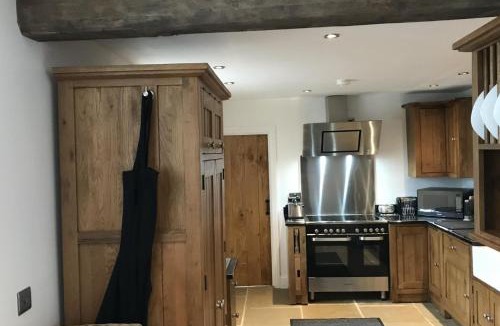 Winkhill House | Barn-Sleeps 4-Parking-Near Alton Towers Peak Dist