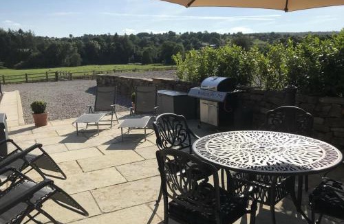 Winkhill House | Barn-Sleeps 4-Parking-Near Alton Towers Peak Dist