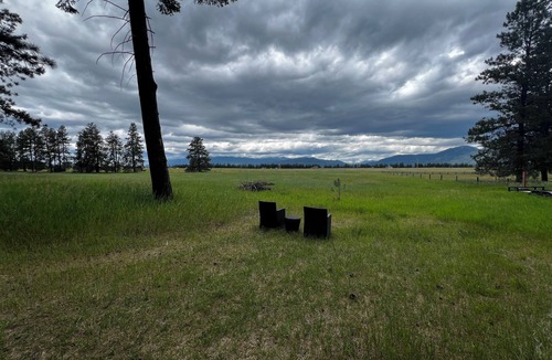 Columbia Falls House | Barndo Base Camp at Little Big Ranch minutes from Glacier! Privacy & Great Views