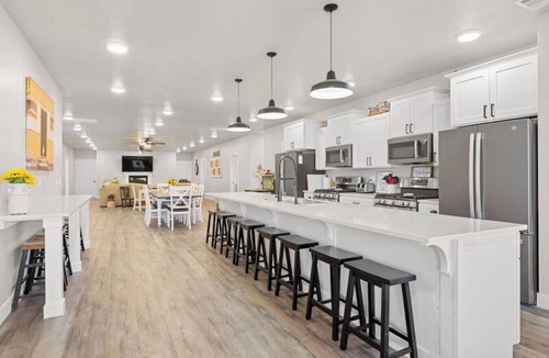 Cedar City House | Barndominium Blast | Sleeps 45, Barndominium, Sports Court, Hot Tub, Games & More!