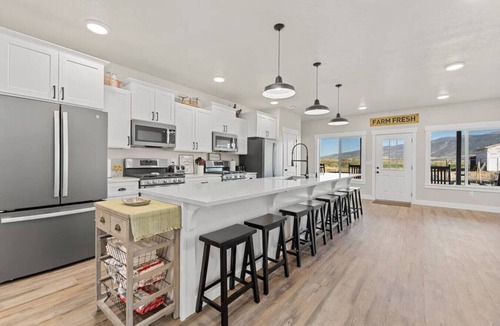 Cedar City House | Barndominium Blast | Sleeps 45, Barndominium, Sports Court, Hot Tub, Games & More!