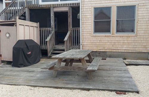 Loveladies Cottage | Barnegat Light EASY walk to guarded ocean and bay beaches- 1st floor duplex