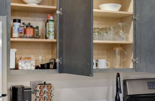 Berlin Apartment | Barnwood Suite · Romantic getaway on Main Street - Barnwood Suite