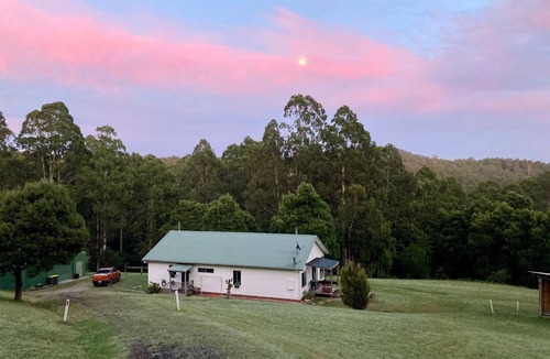 Barramunga House | Barramunga Cosy Rainforest Retreat with Great Ocean Road convenience.