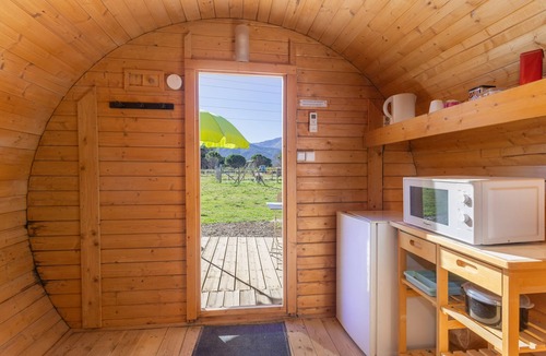 Saint-Andre Ski Chalet | Barrel Violet Apartment with Mountain View, Wi-Fi, and Air Conditioning