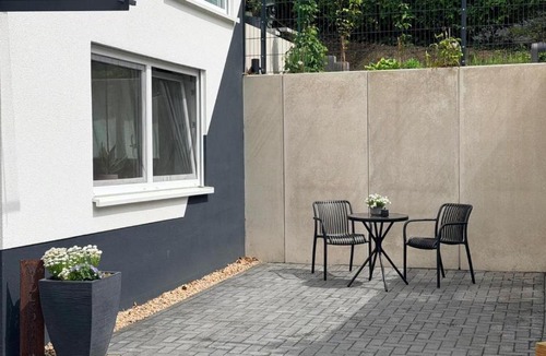 Winterscheiderbroel Apartment | Barrierefreie Ferienwohnung in Winterscheid nahe Köln Bonn bis 4 Personen mit Netflix und mehr
