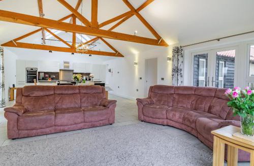 Wicken House | Barrow Barn