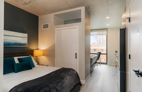 Uptown House | Barsala l Bright Studio with full kitchen