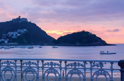 San Sebastian Centro Apartment | BartoloBeachApartment. 100m from La KONTXA Beach