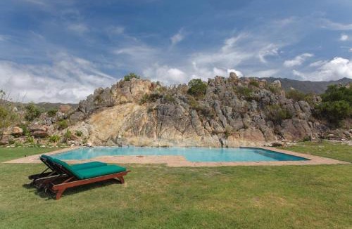 Bot River Villa | Barton Blue Crane near Hermanus Pool Hot Tub