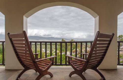 Bot River Villa | Barton Hammerkop Villa nr Hermanus - HotTub Pool