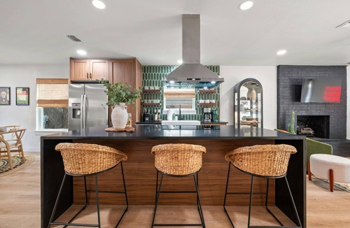 Barton Hills House | Barton Hills Hideaway + Two Hot Tubs - Magdalena!
