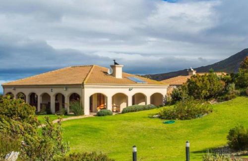 Bot River Villa | Barton Plover Villa near Hermanus - Pool Hot Tub