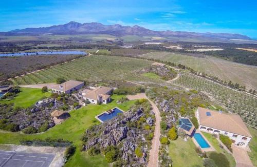Bot River Villa | Barton Plover Villa near Hermanus - Pool Hot Tub