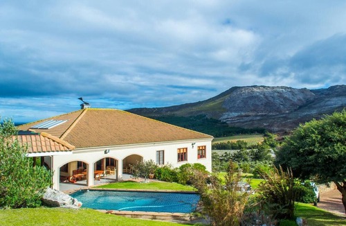Bot River Villa | Barton Plover Villa near Hermanus - Pool & Hot Tub