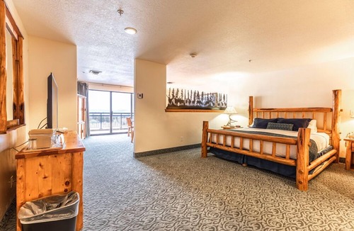 Jackpot Hotel | Bartons Club 93