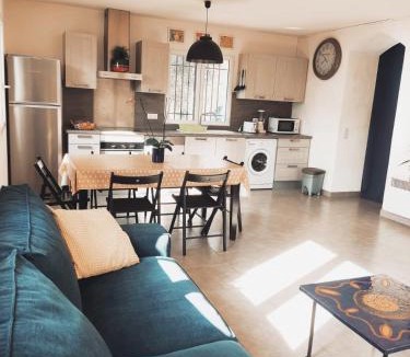 Contes House | Bas de villa. Côte d'Azur, à 20 kms de Nice