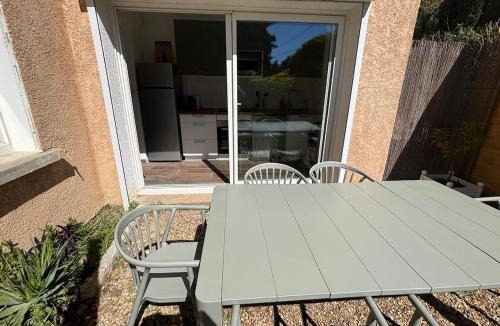 La Ciotat House | Bas de villa & jardin - climatisé - 10mn à pied plages & parking - Les Bambous