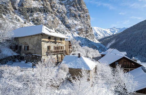 Les Orres Ski Chalet | Base Camp - Exceptional Retreat 16 people -