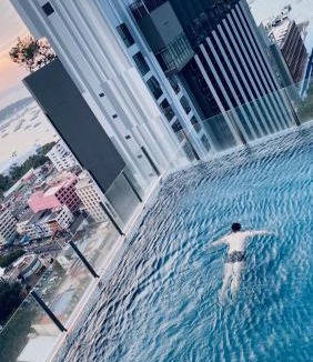 Pattaya Bay Apartment | BASE Central PATTAYA Long Balcony King-Bed with Infinity Pool