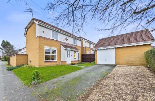 Oadby House | Base10Stays, 1A Leicester, 4-Bedroom, Sleeps 9, M1&M69, Free Parking and Garden, Contractors and Long Stays