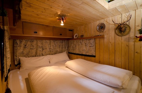 Dottendorf Hostel | BaseCamp Bonn - Hostel