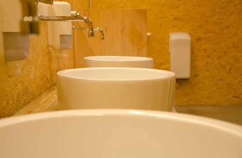 Dottendorf Hostel | BaseCamp Bonn - Hostel