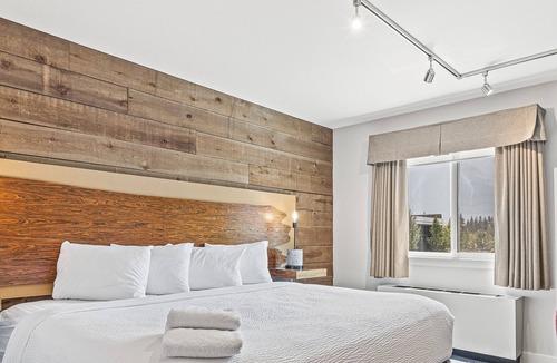 Canmore Hotel | Basecamp Lodge Canmore