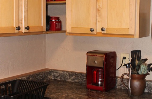 Collbran Cabin | BaseCamp - Rustic cottage in Collbran