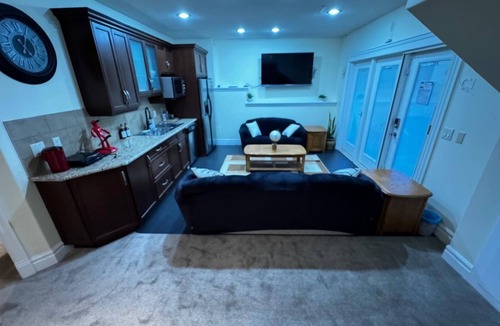 Southwest Calgary House | BASEMENT/3 BEDROOM/SLEEPS 12/COLD KITCHEN/FULL WALK OUT BASEMENT