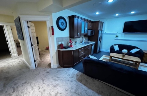 Southwest Calgary House | BASEMENT/3 BEDROOM/SLEEPS 12/COLD KITCHEN/FULL WALK OUT BASEMENT