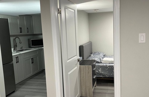 Brampton House | BASEMENT APARTMENT