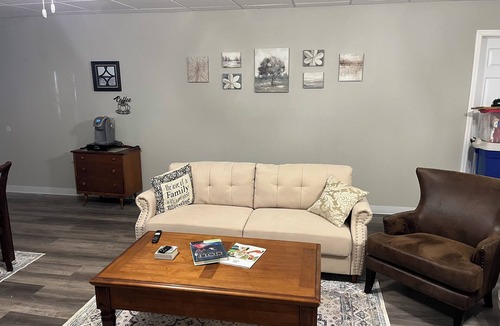 Speed Apartment | Basement Apt 2 bedrooms 1 bathnQuiet country setting, 20 minutes to nLouisville