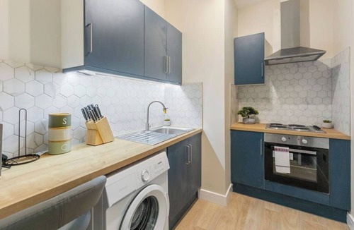Hackney Central Bed & Breakfast | Basement Studios - Clean and Friendly - Near Hackney Central Station