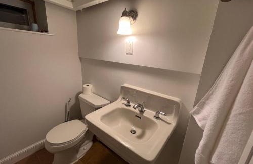 Lexington House | basement Two queen beds with private bathroom in Lexington