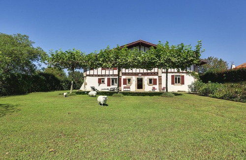 Ascain House | BASERRI - Ferme basque entièrement renovée