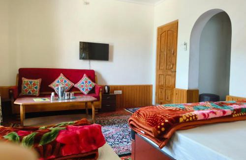 Srinagar House | Bashaw Residency Top Rated In Srinagar Only 6 Kms from Srinagar International Airport And Only 5 Kms From Srinagar Railway Station