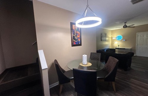 Southwestern Apartment | Basic 4 bedrooms with 7 beds 15 min from downtown sleeps 9 Adults comfortably for Work crews and Large groups