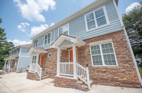 Southwestern Apartment | Basic 4BR 7Beds Home 15 Min Downtown ATL Sleeps 10+