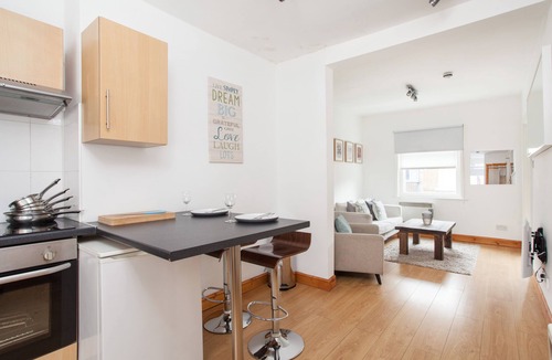 London City Centre Apartment | Basic Apartment for Two Amazing Location