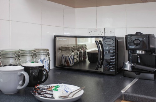 London City Centre Apartment | Basic Apartment for Two Amazing Location