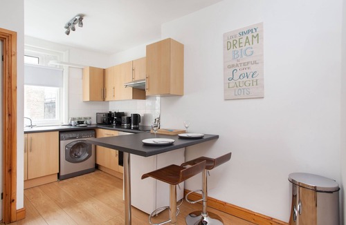 London City Centre Apartment | Basic Apartment for Two Amazing Location